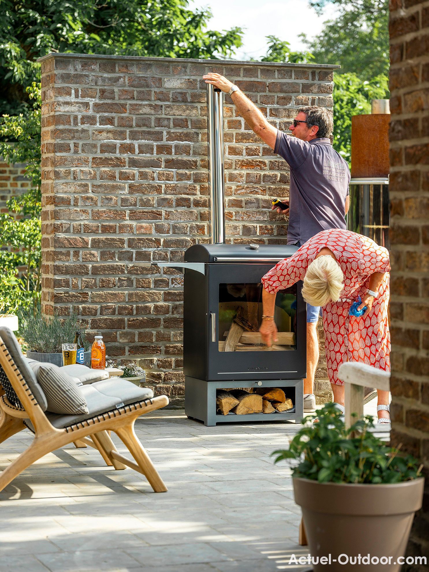 Cheminée extérieur, barbecue et poêle à bois de terrasse