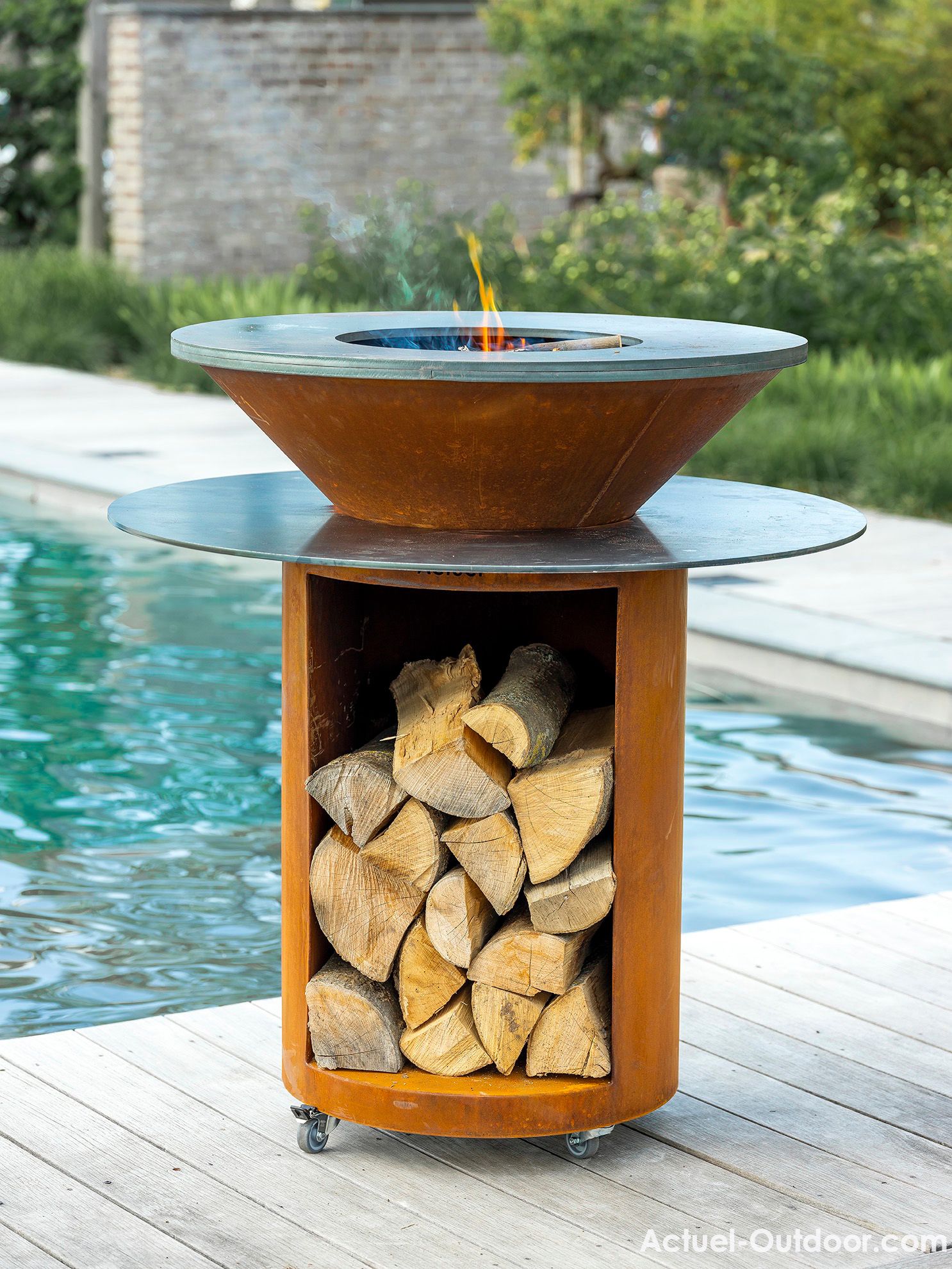 Brasero grill carré BACK TO FIRE pour terrasse, en acier Corten - SEANROYALE